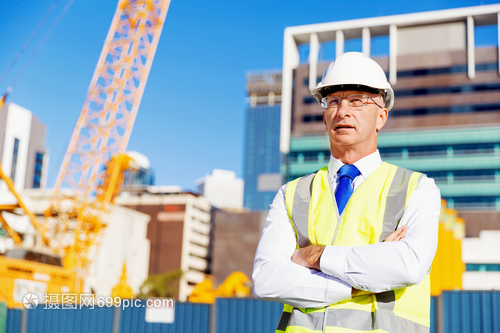 城市脊梁 建筑工地上穿安全背心的建設者