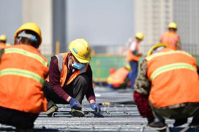 蘭州 重點工程施工忙 堅守崗位過“五一” 建設工程施工現場紀實